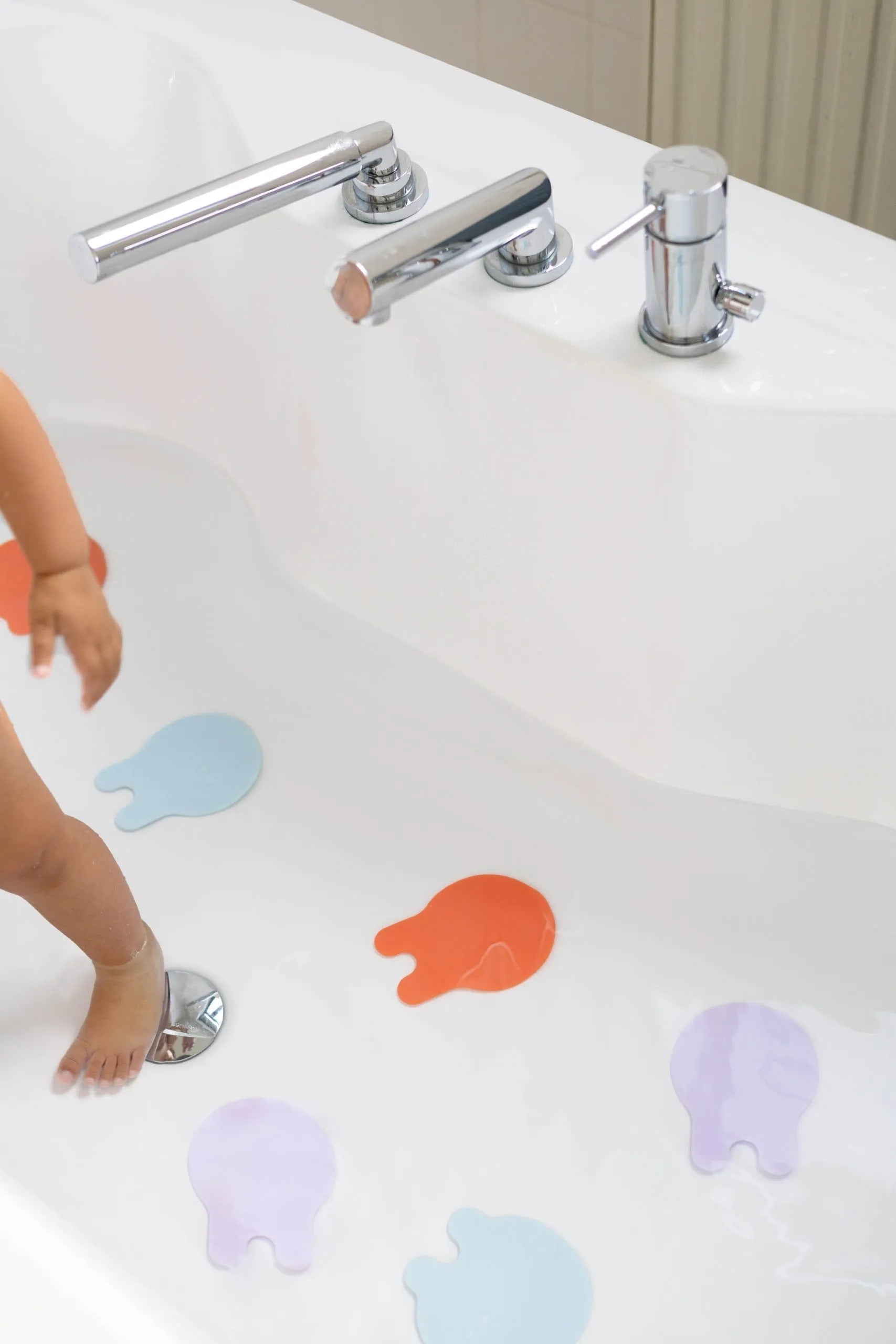 non slip bath mat alternative for kids grippi bath grip solution