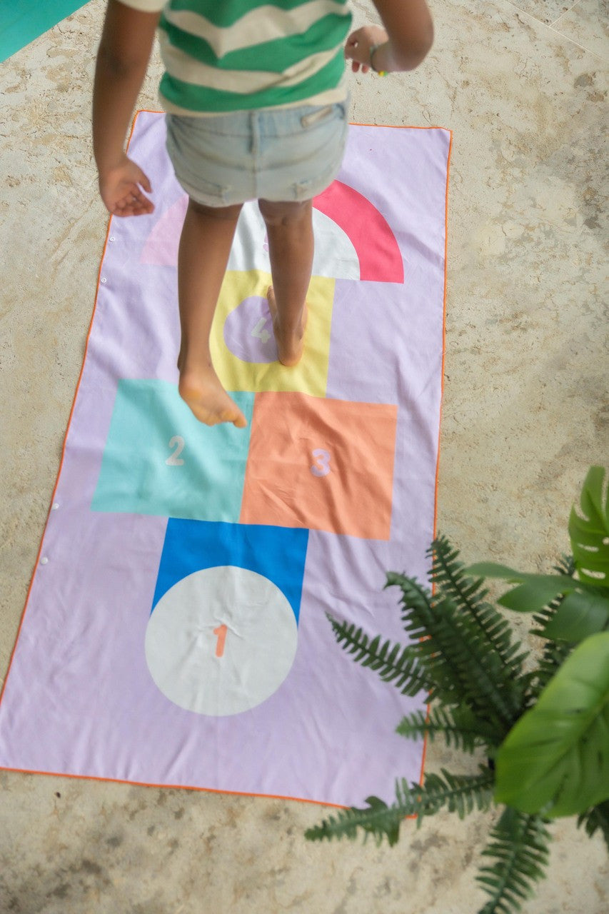 PLAYTOWELS - M (140 X 70CM) -  HOPSCOTCH