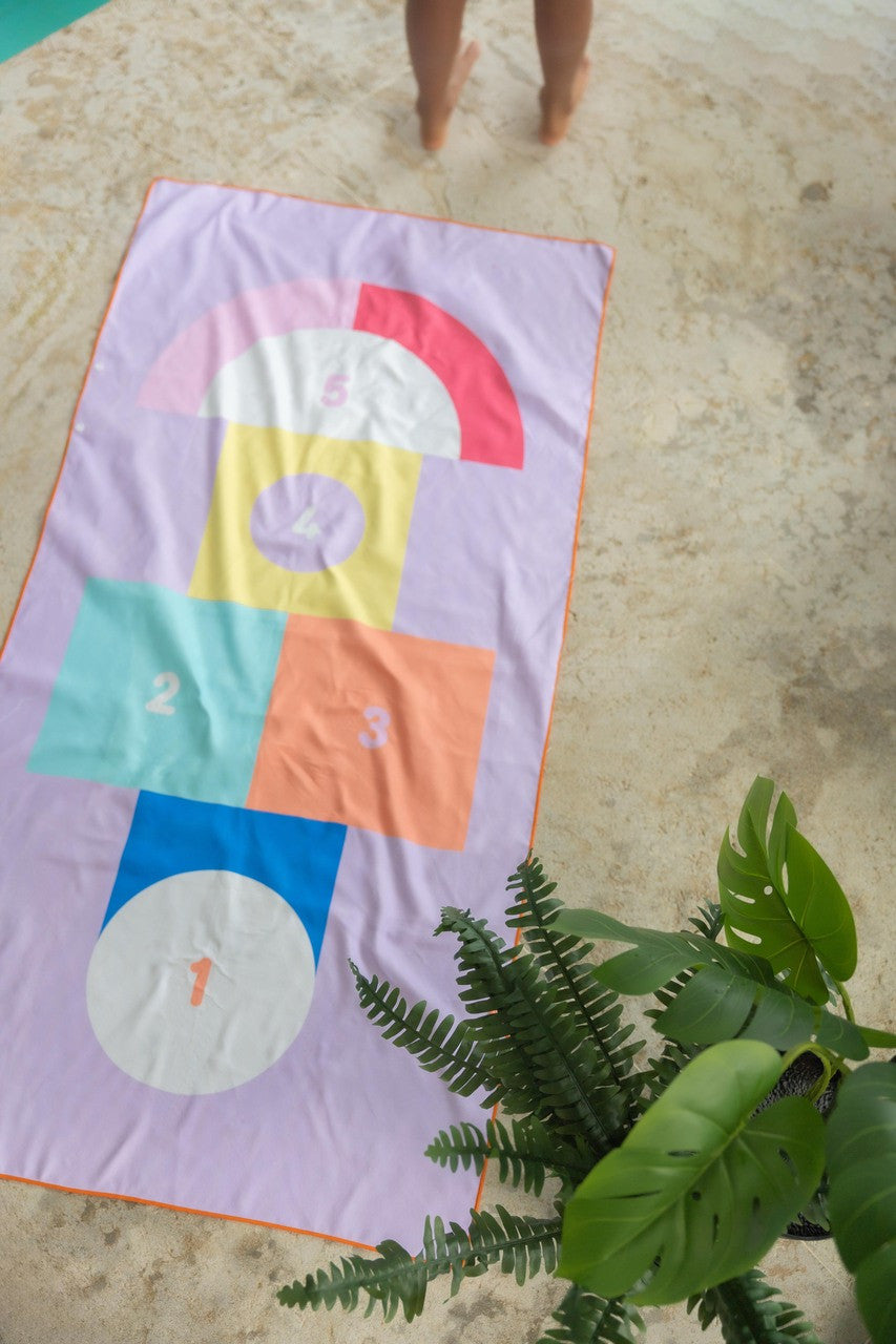 PLAYTOWELS - M (140 X 70CM) -  HOPSCOTCH